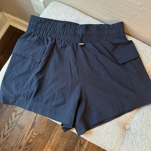 A&F Traveler high rise shorts